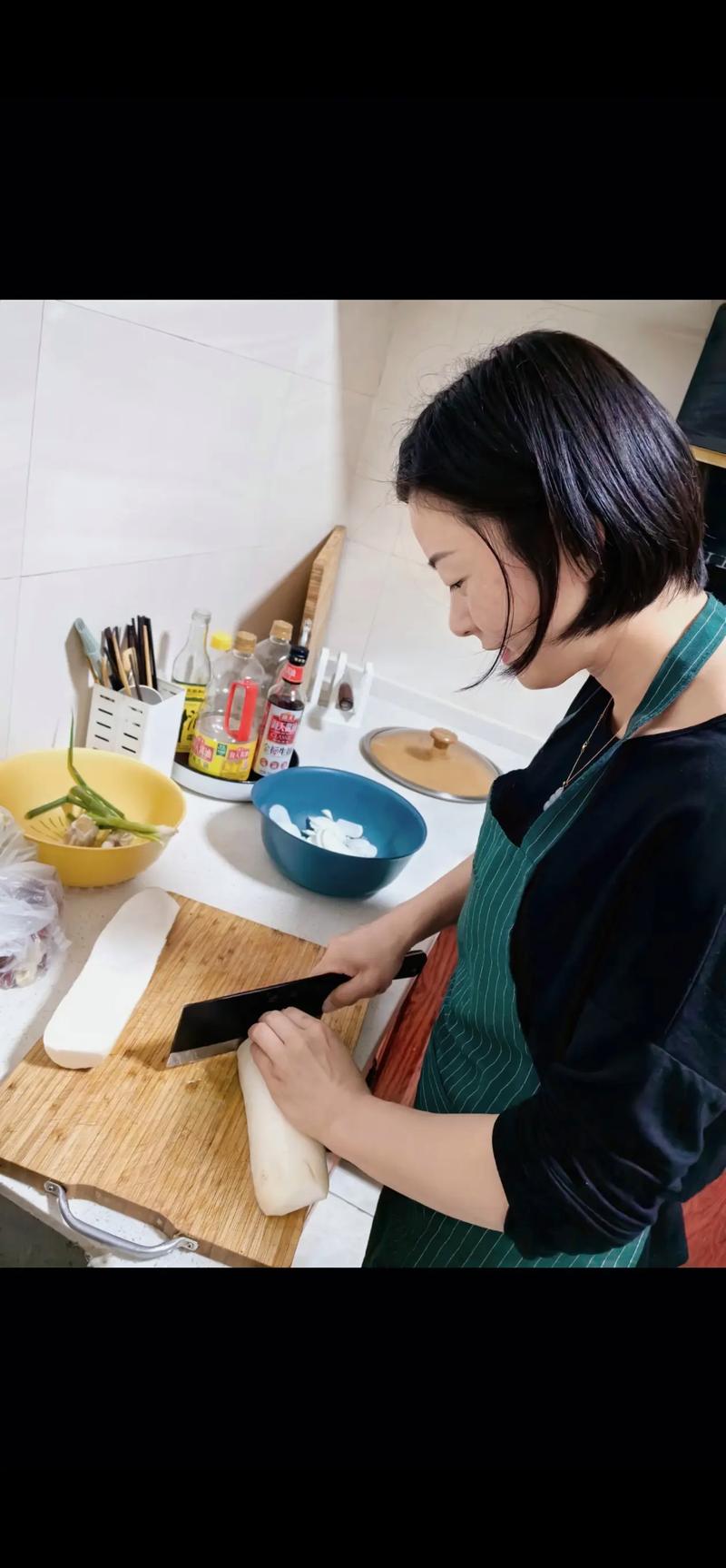 单位食堂承包市场：机遇与挑战并存