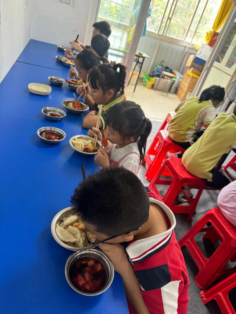食堂托管：轻松解决企业用餐难题